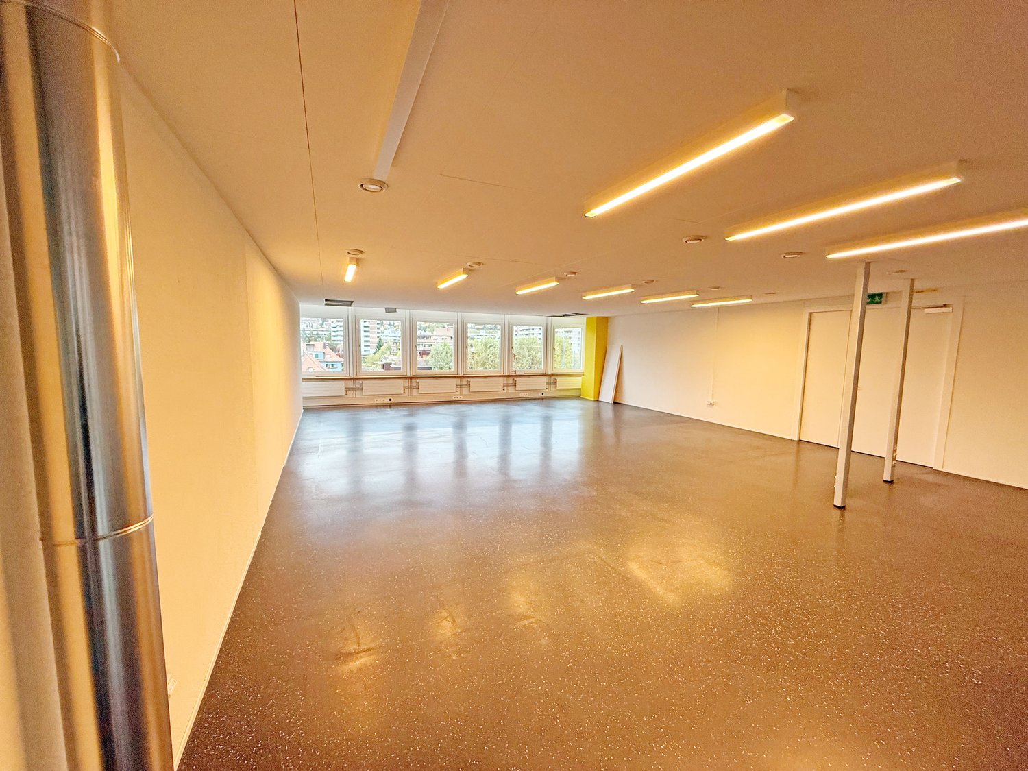 624m² office