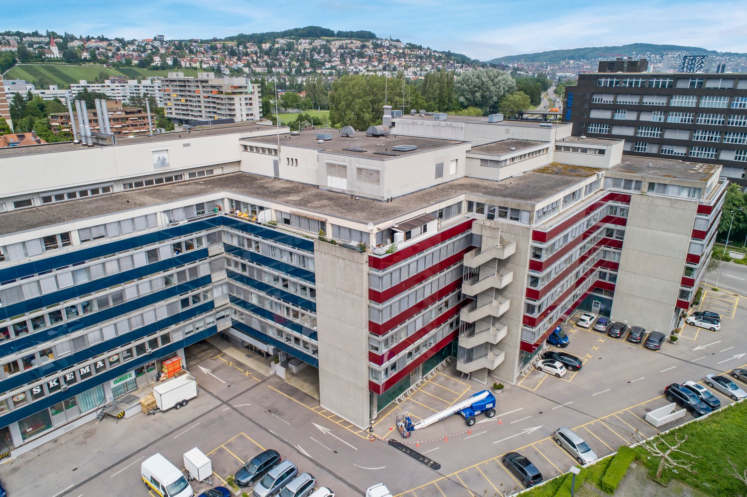 624m² office