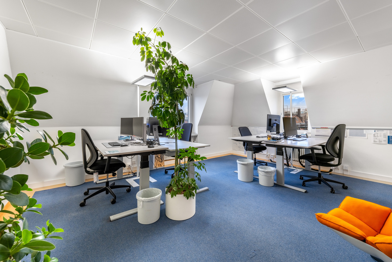 874m² office