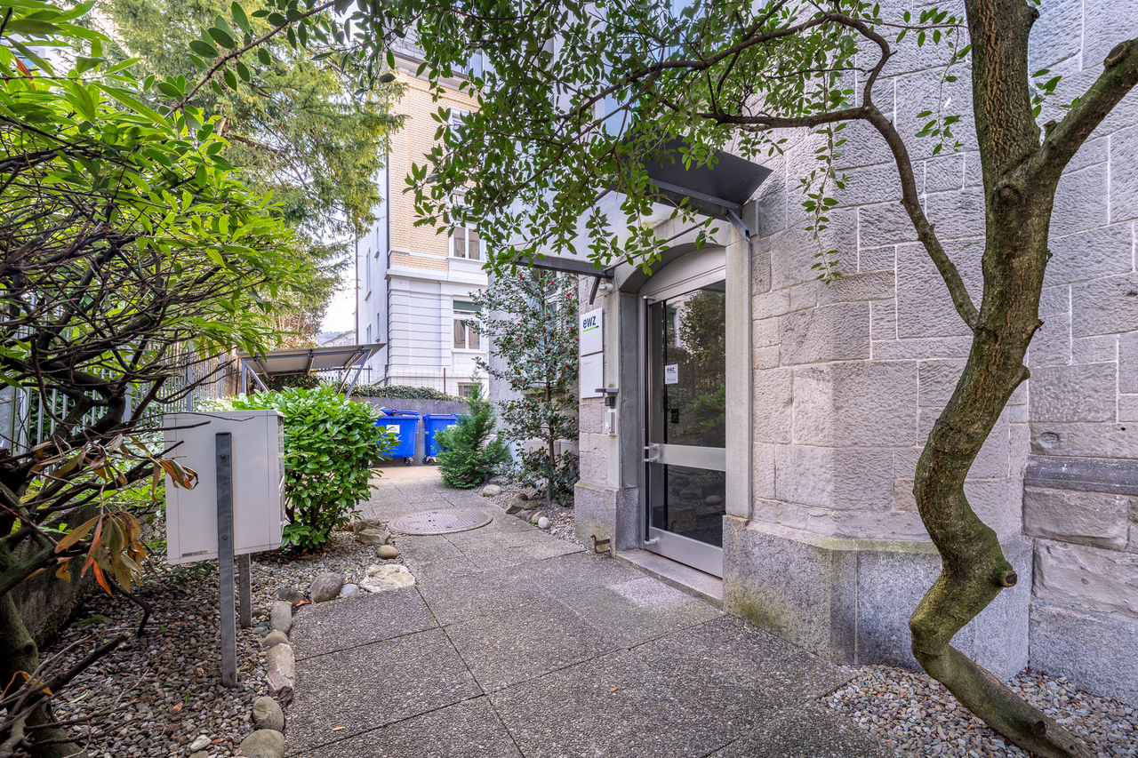 874m² office
