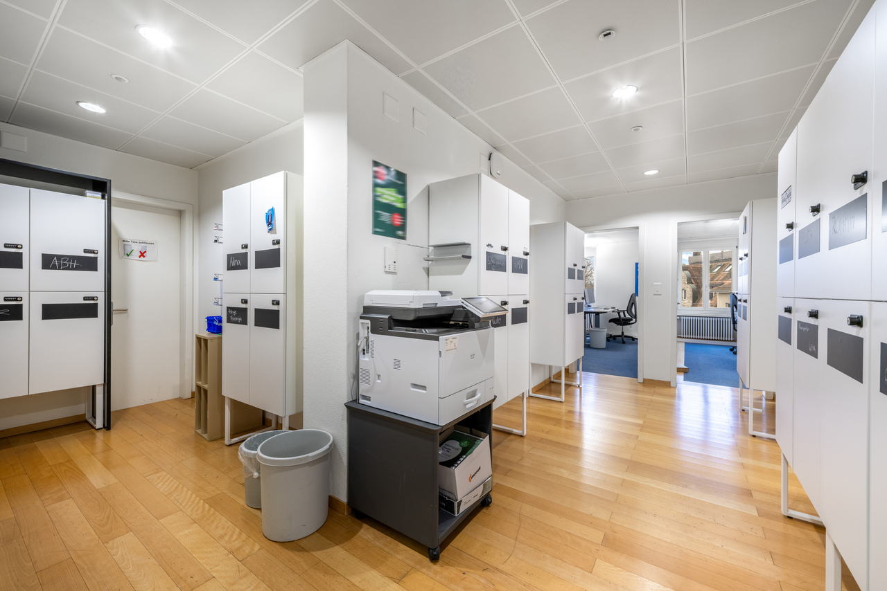 874m² office