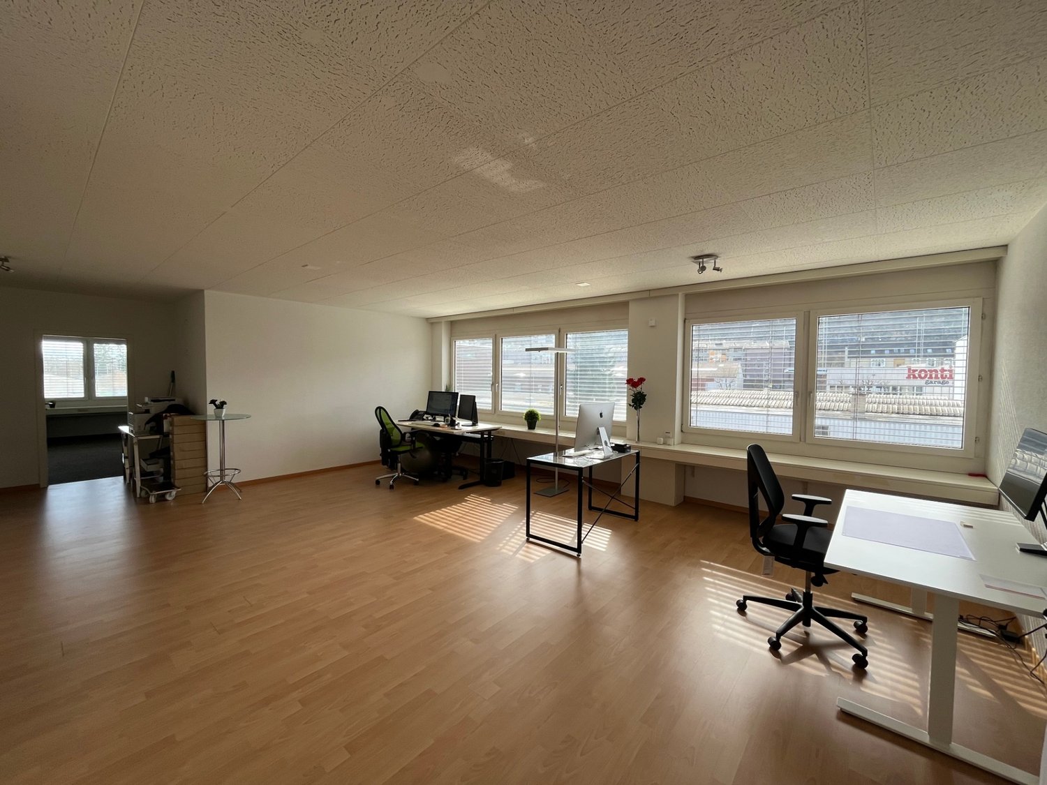 102m² commercial