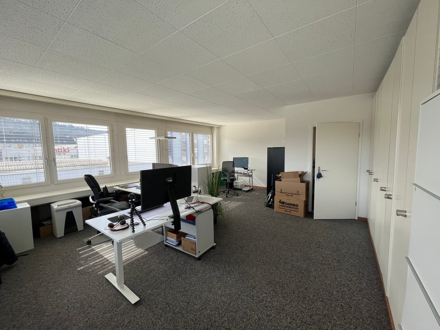 102m² commercial