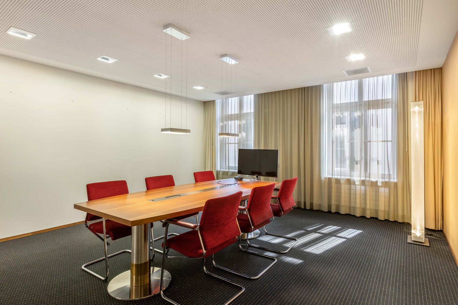 246m² office, photo 3 of 5