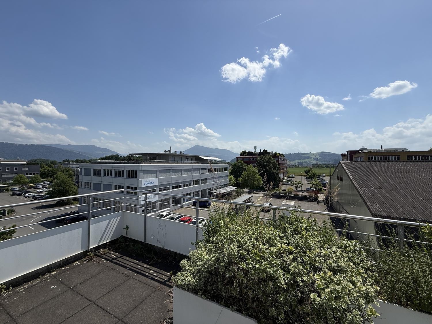 275m² office
