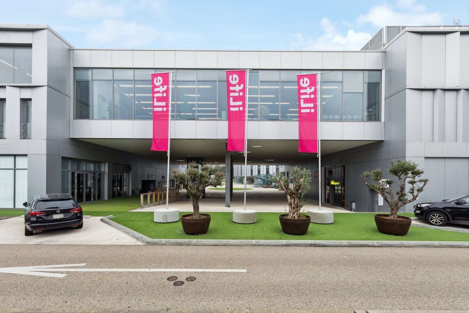 726m² Wohn- / Geschäftsgebäude, Foto 2 von 6