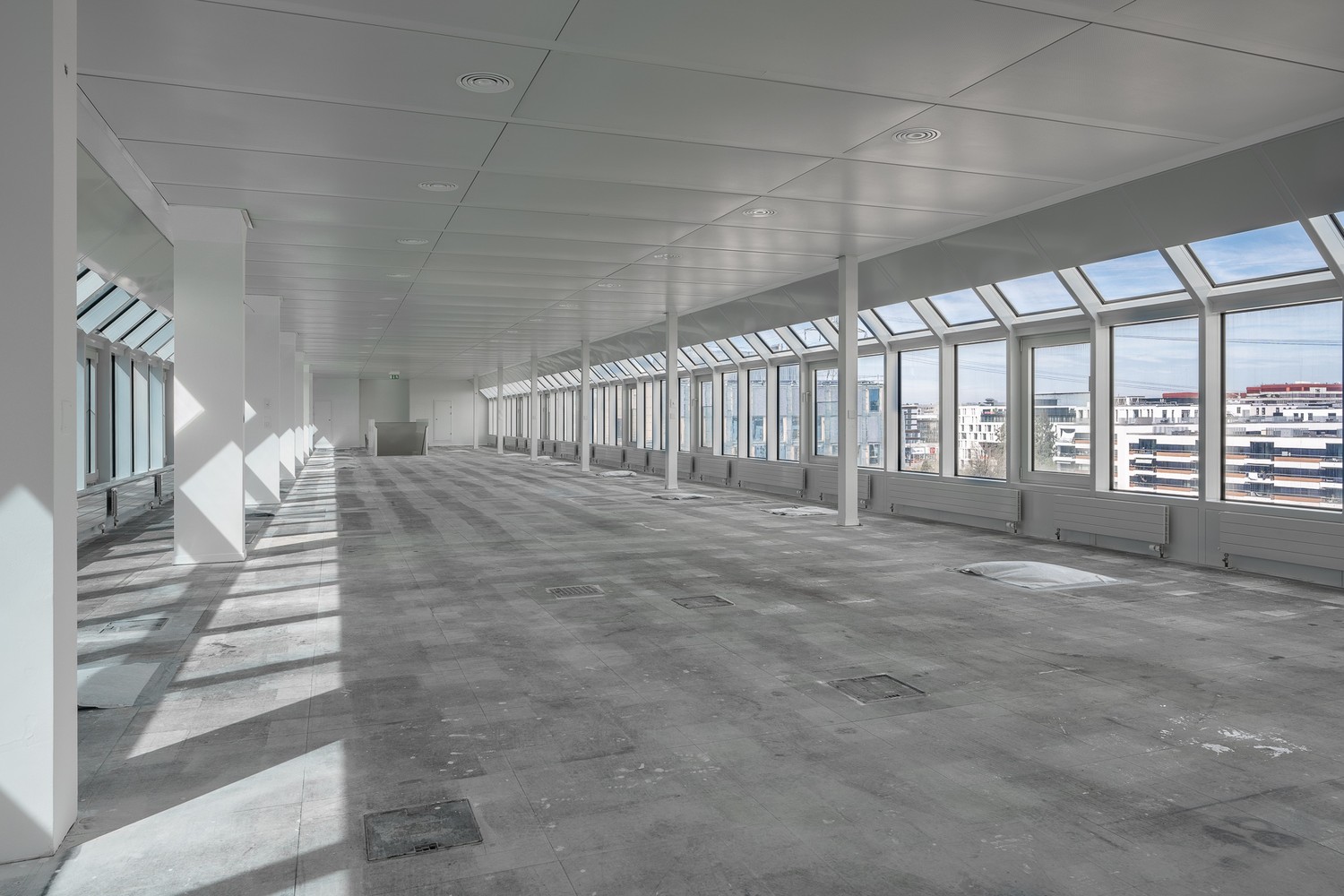 1574m² office