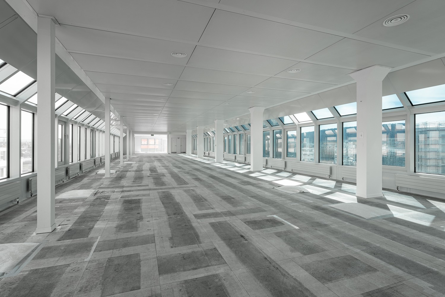 1574m² office