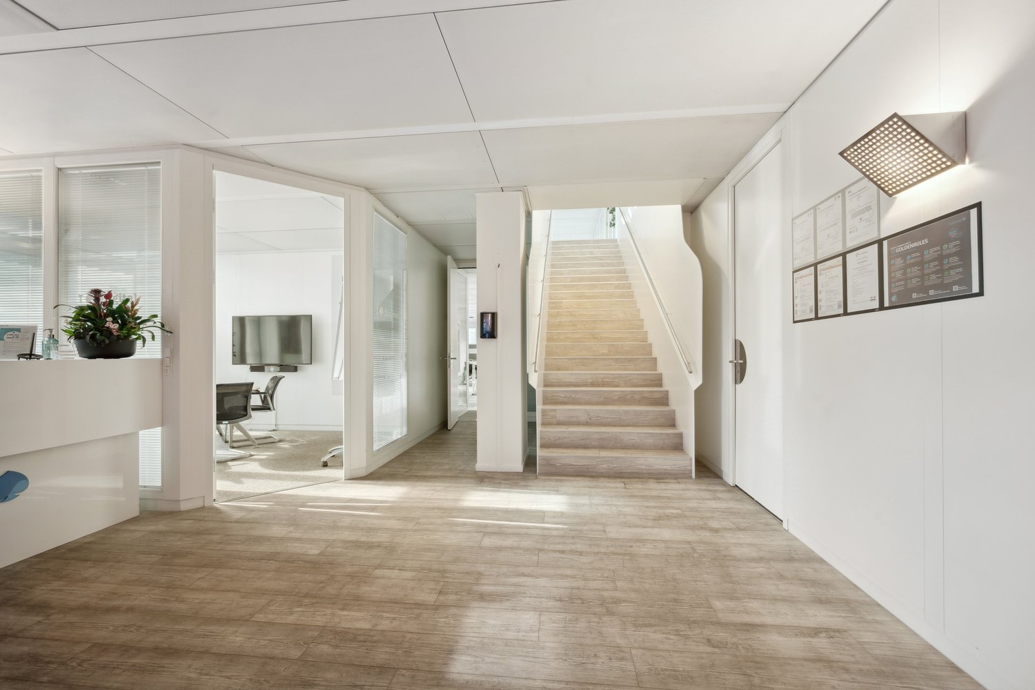 1574m² office
