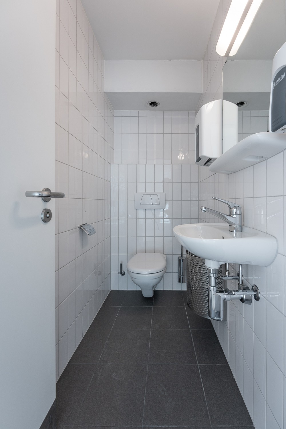 1574m² office