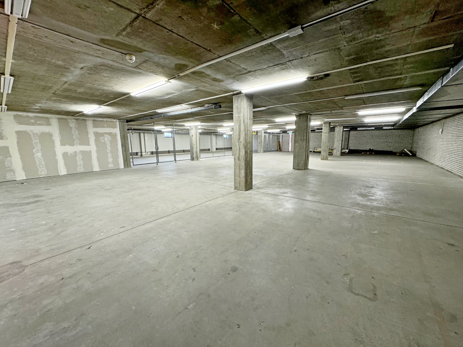48m² storage room