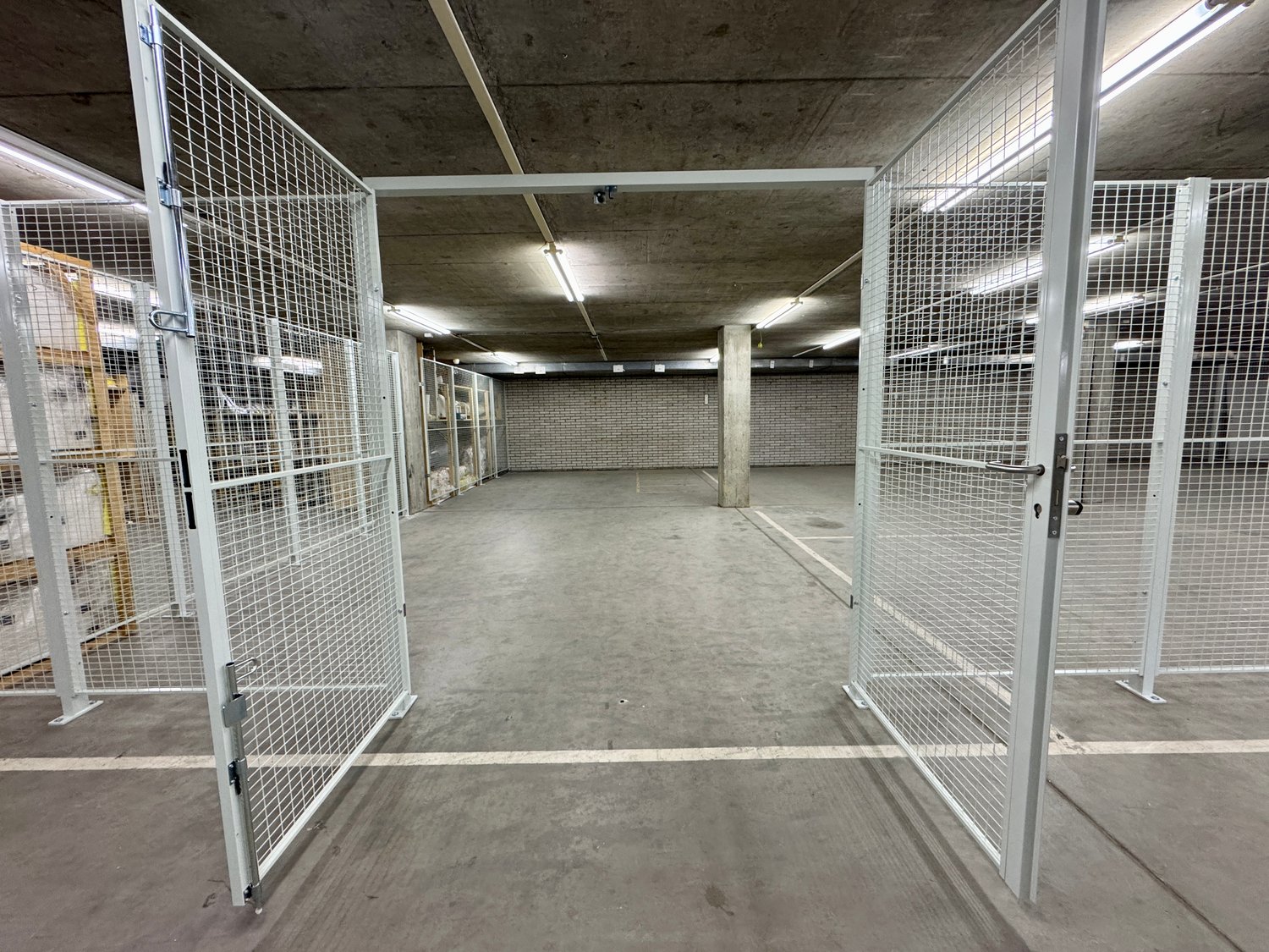 48m² storage room