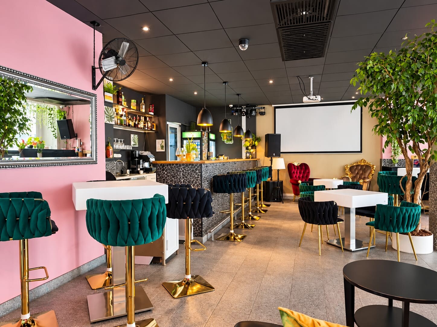 Bar, Foto 1 von 4