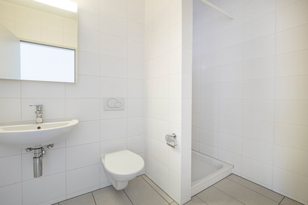 85m² commercial