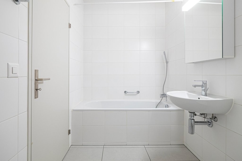 85m² commercial