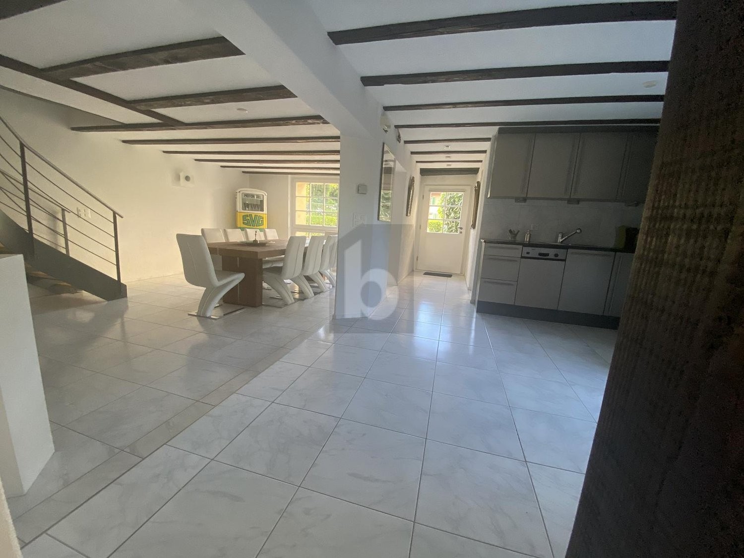 144m² office