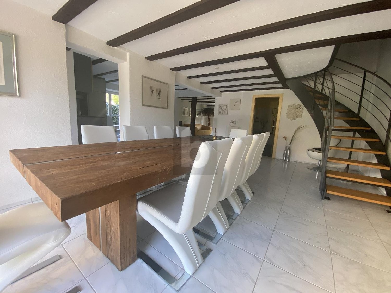 144m² office