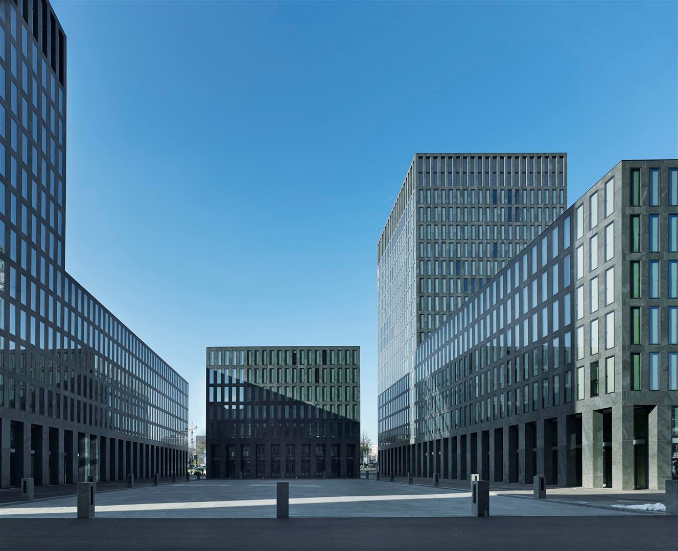 1298m² office