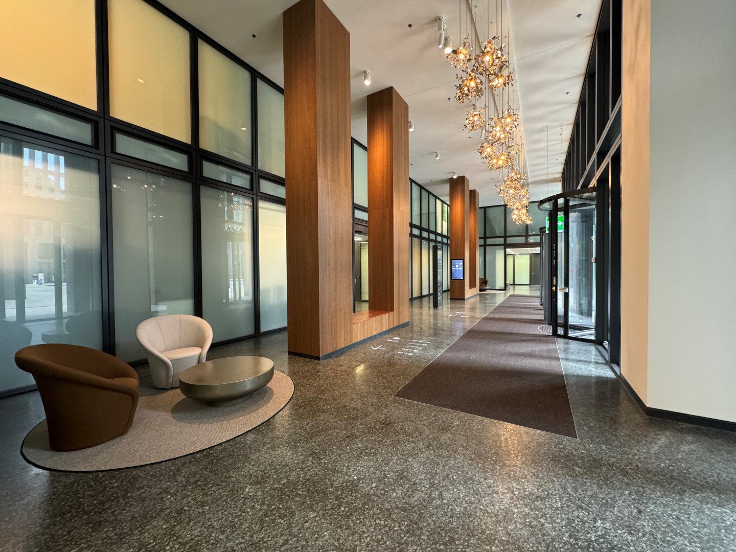 1298m² office