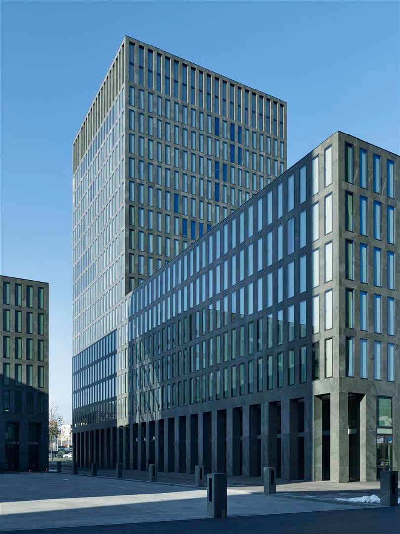 1298m² office