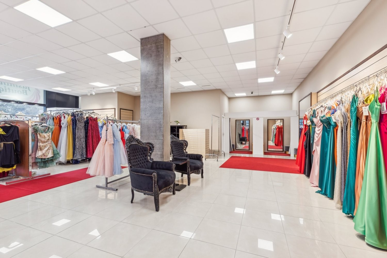 147m² shop