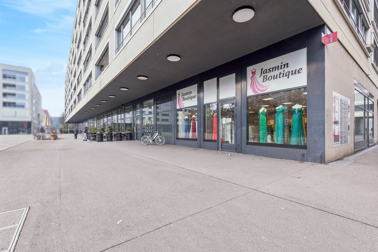147m² shop