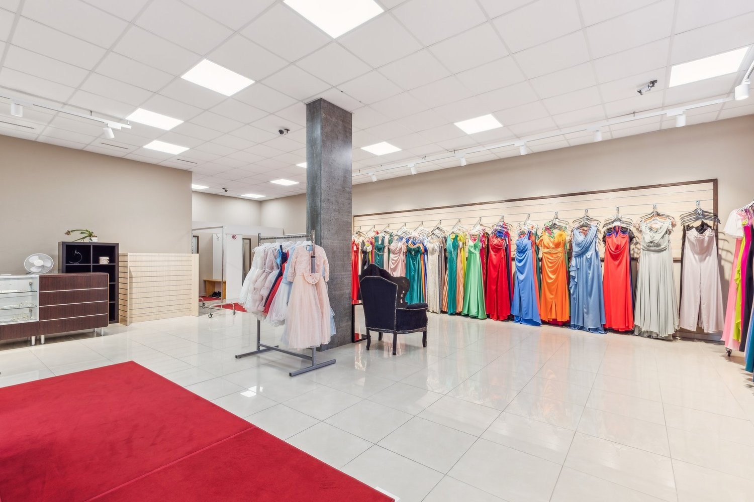 147m² shop