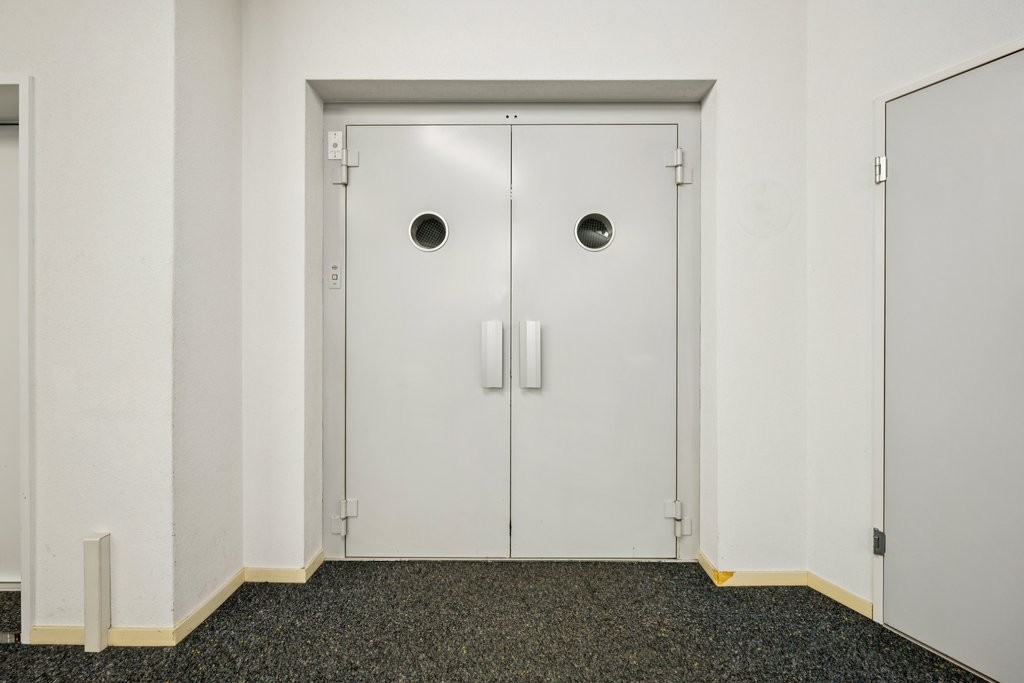 444m² shop, Foto 8 von 9
