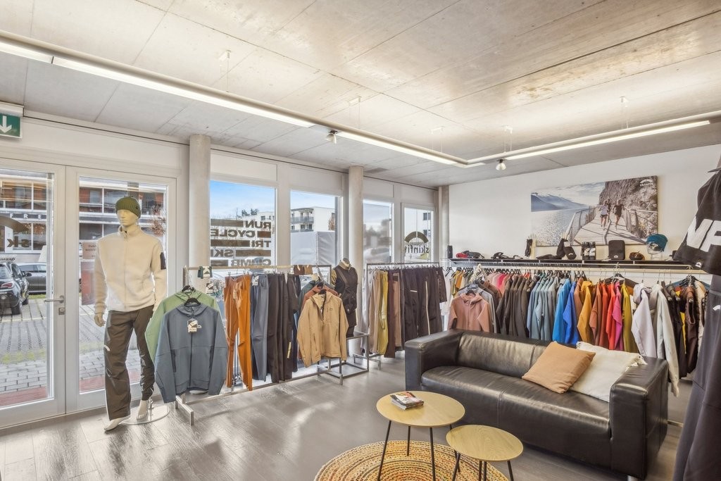 174m² commercial