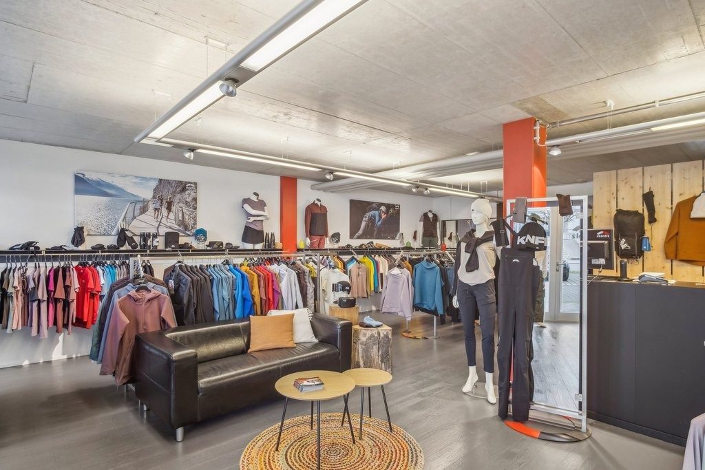 174m² commercial