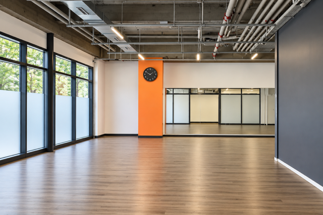 175m² shop