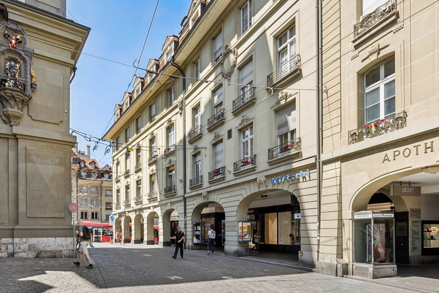 71m² shop