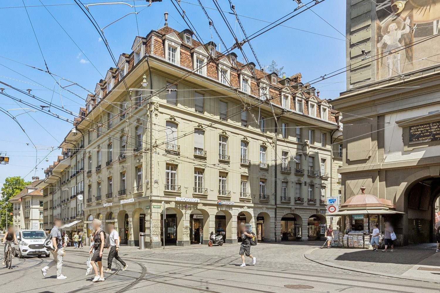 71m² shop