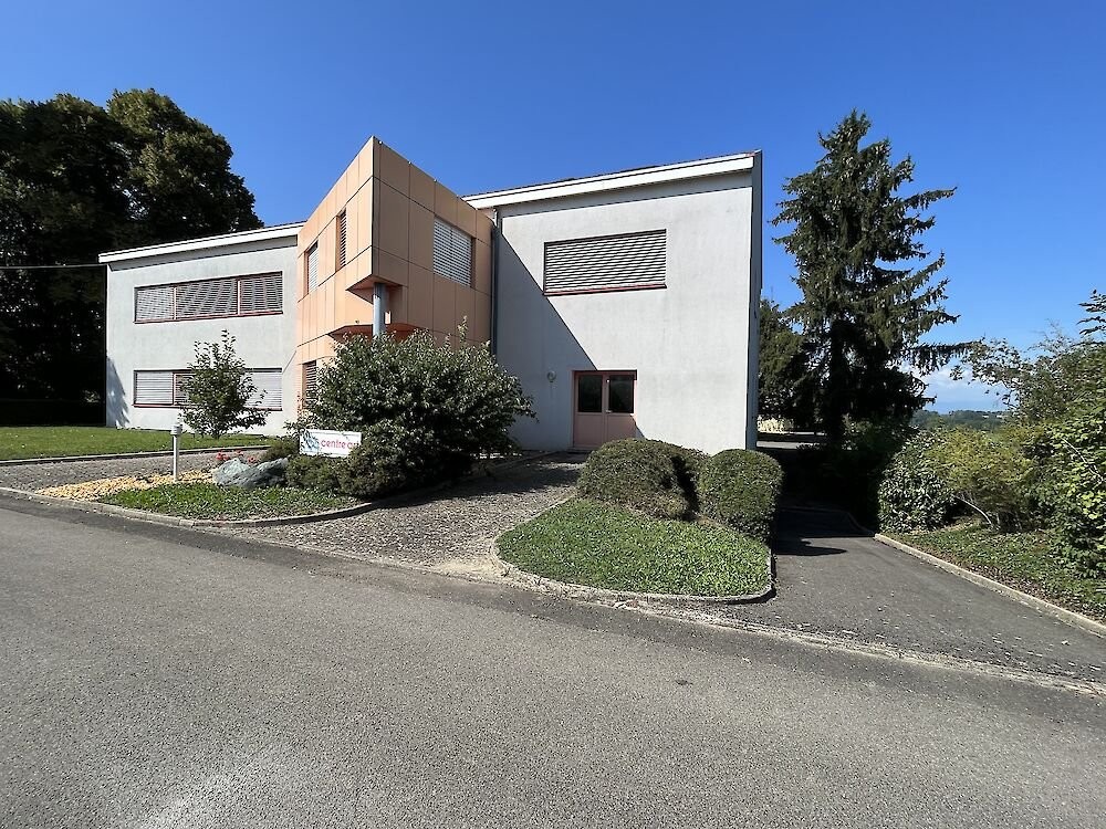 Commercial, Foto 1 von 10