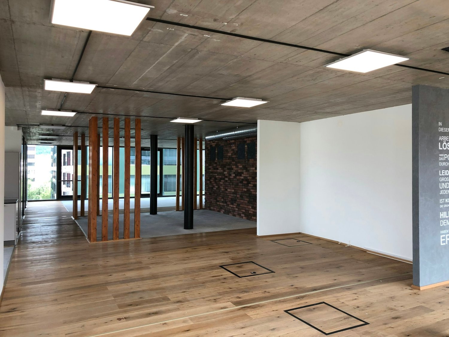 350m² office