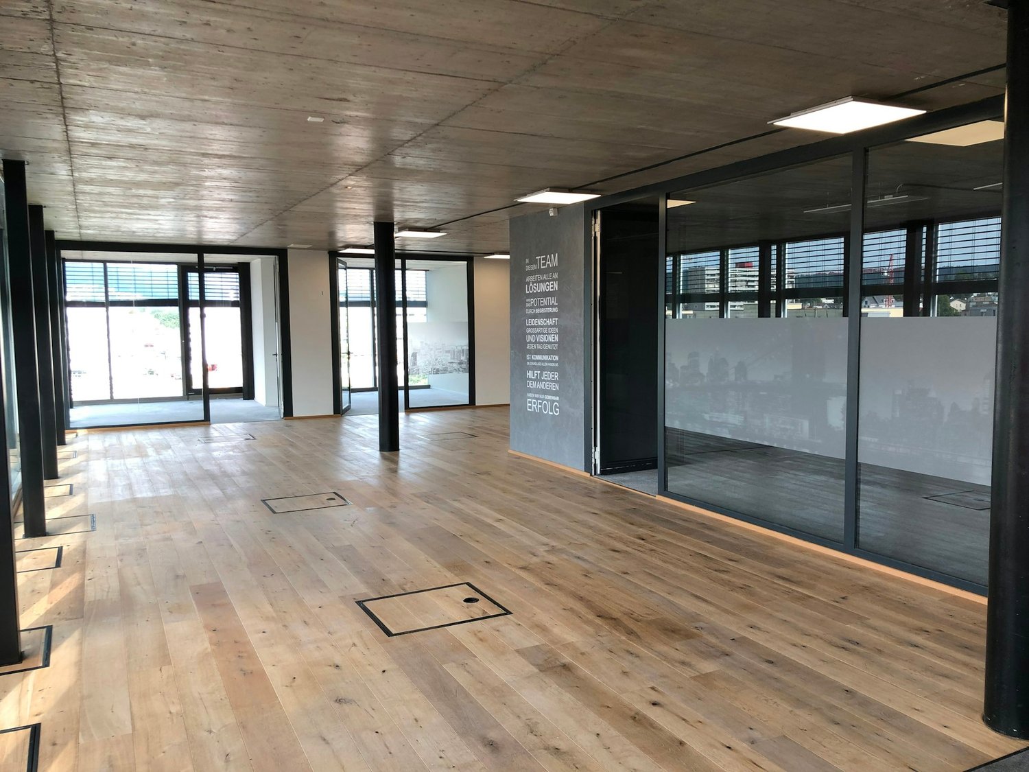 350m² office