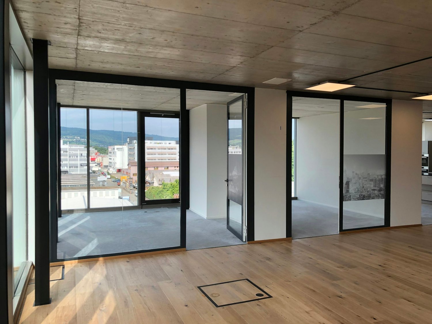 350m² office