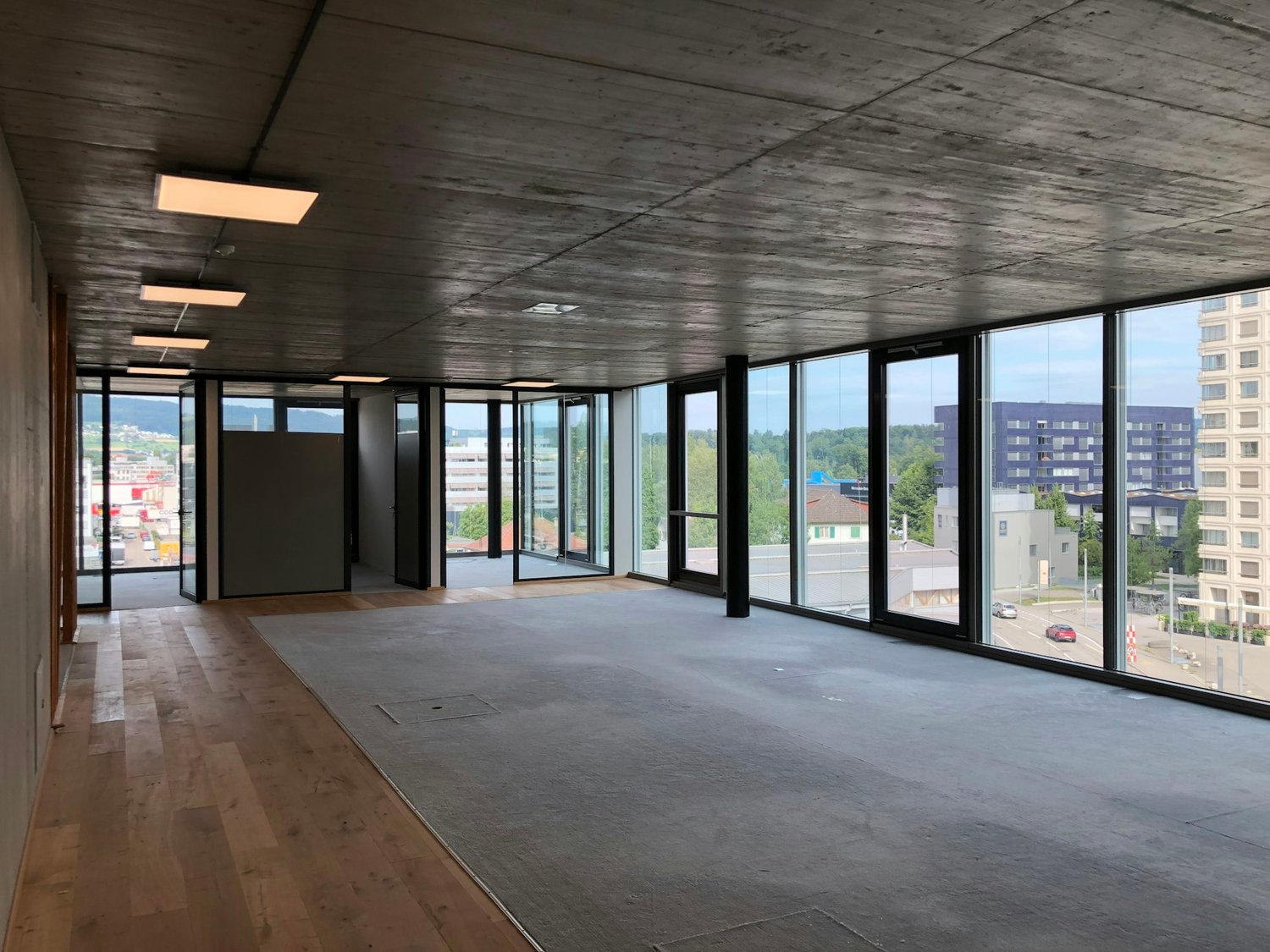 350m² office