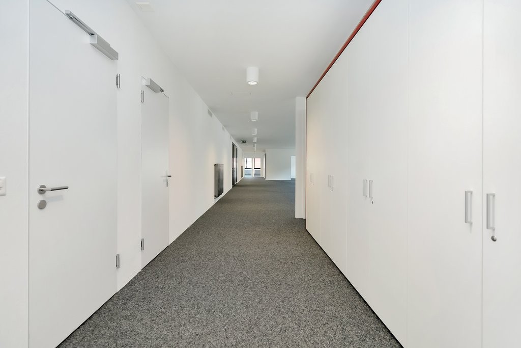 400m² office