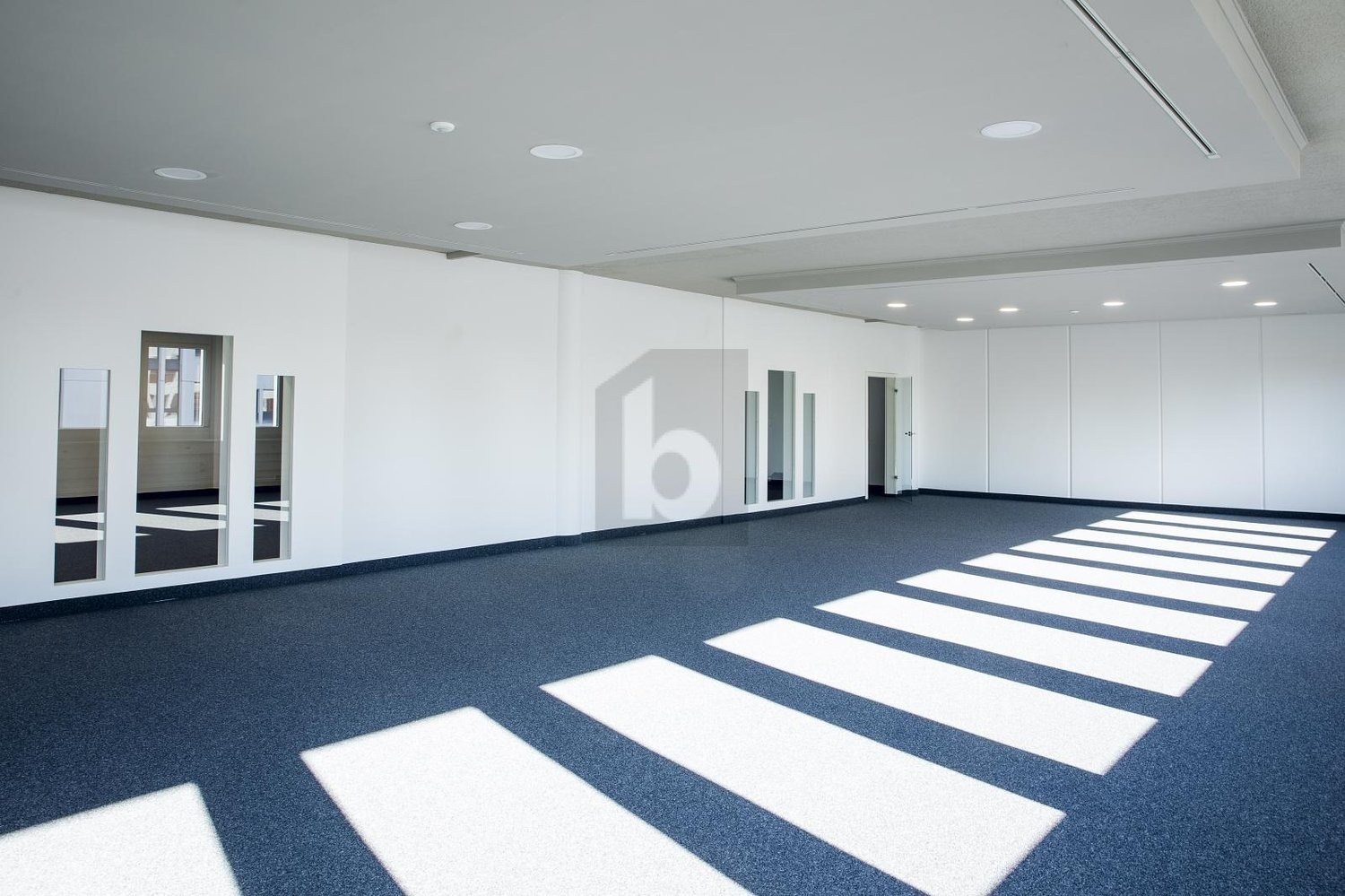 485m² office
