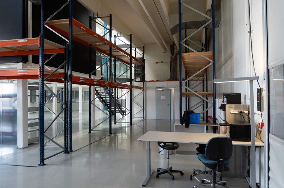 615m² office