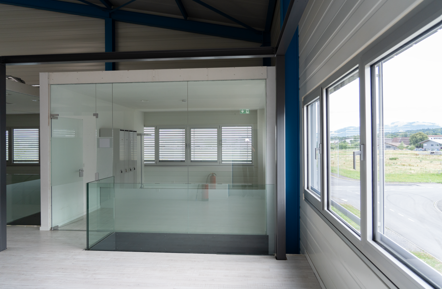 615m² office