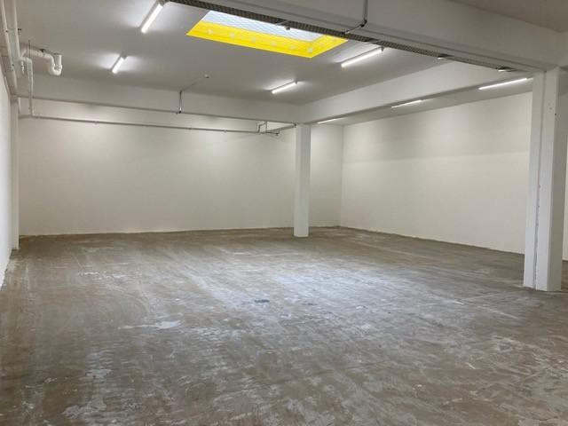 330m² storage room, photo 2 of 7