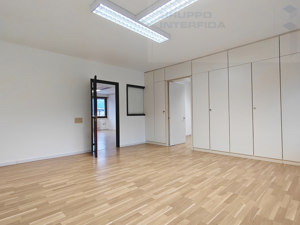 167m² Büro, Foto 1 von 8