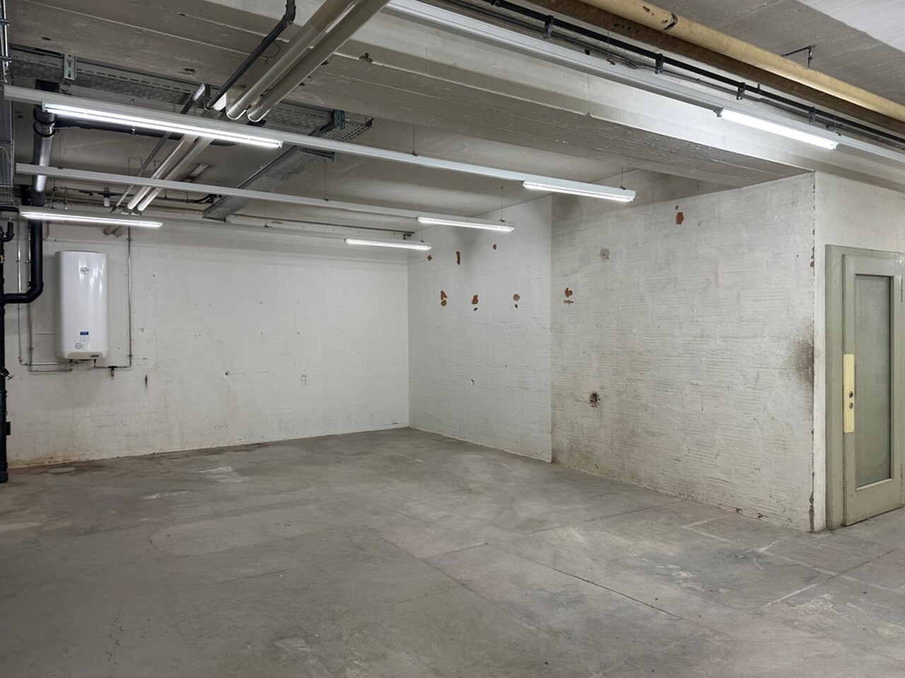 Local de stockage de 140m², photo 3 sur 7