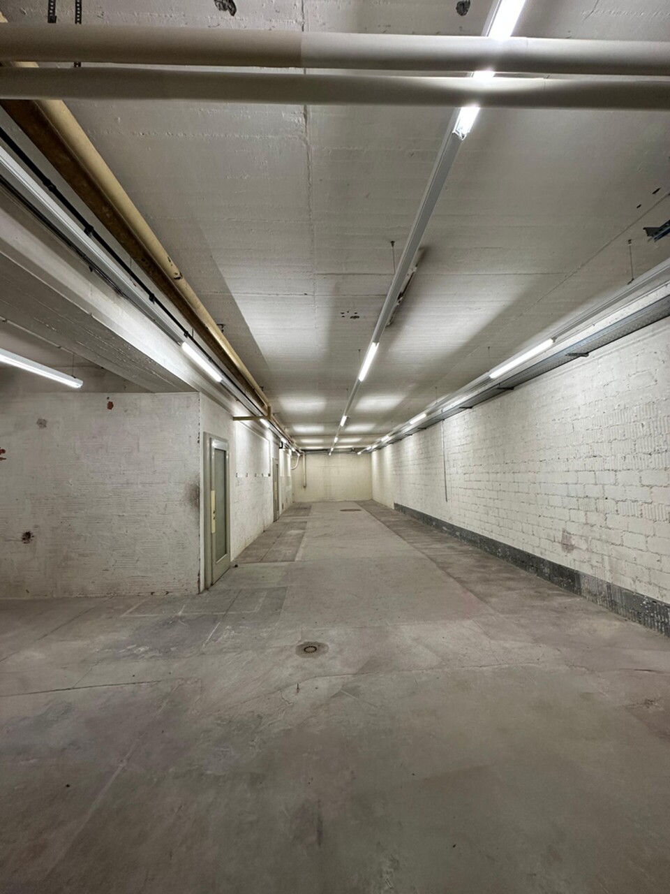 Local de stockage de 140m², photo 2 sur 7