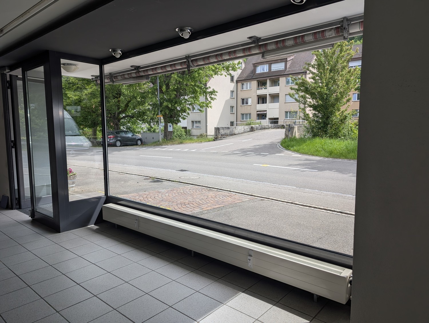 84m² shop