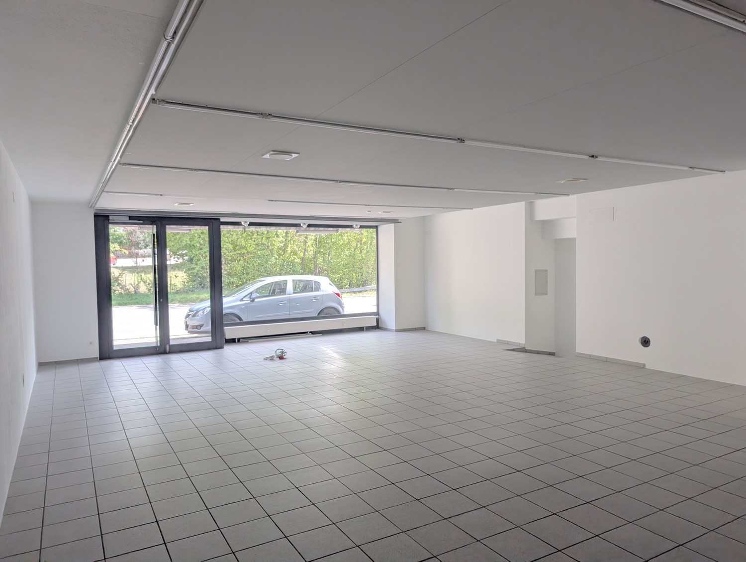84m² shop