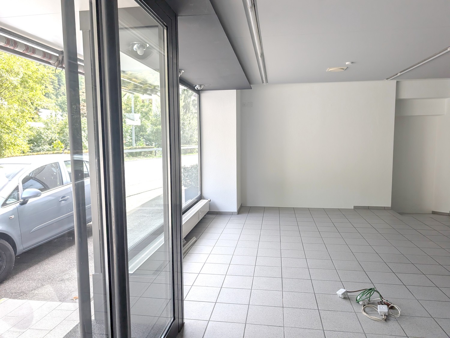 84m² shop