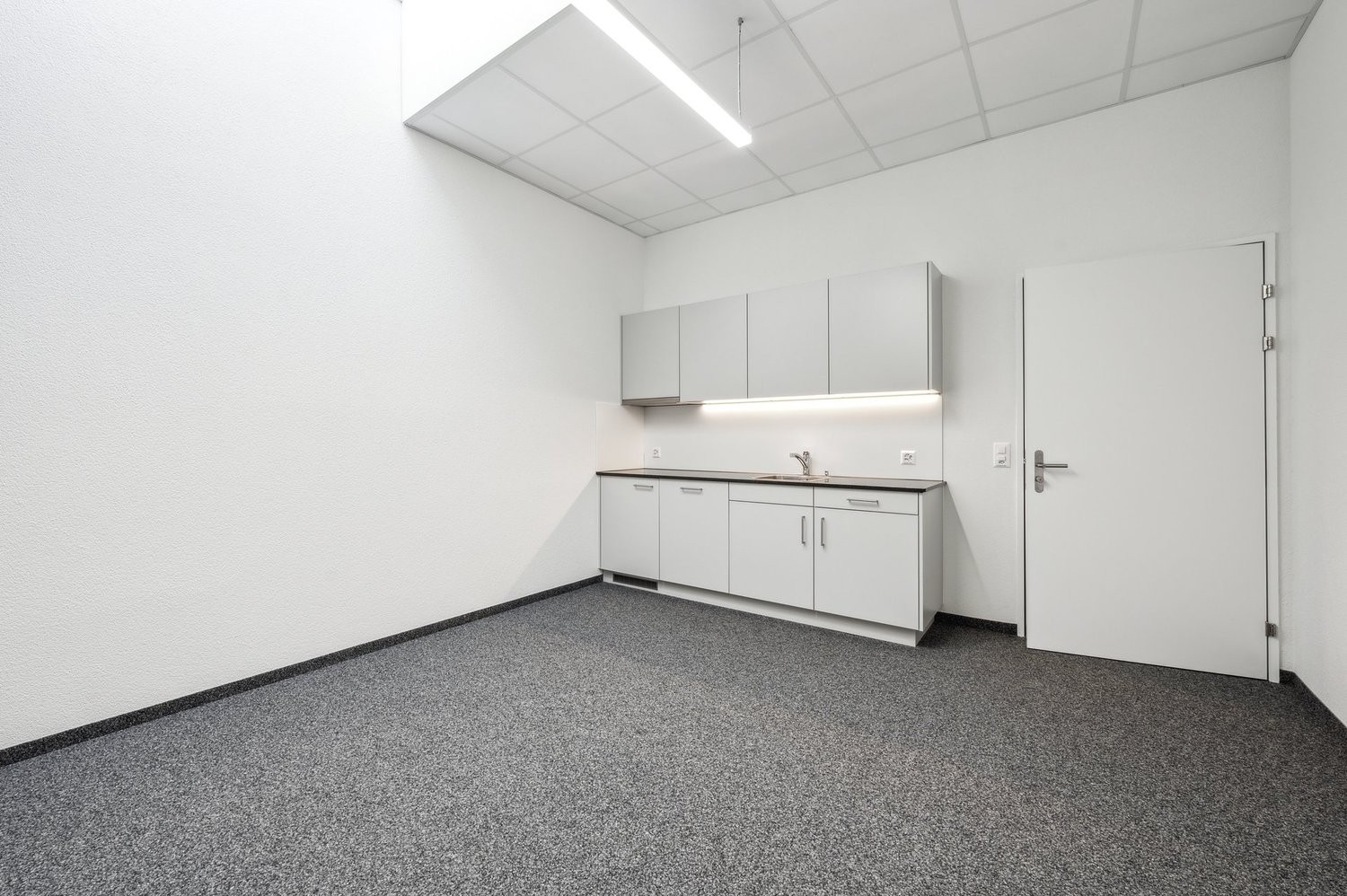 91m² office
